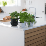 Кои са най-устойчивите материали за плот за кухня